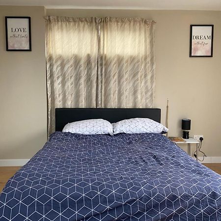 A Spacious Double Bed Studio Stoke-on-Trent Luaran gambar