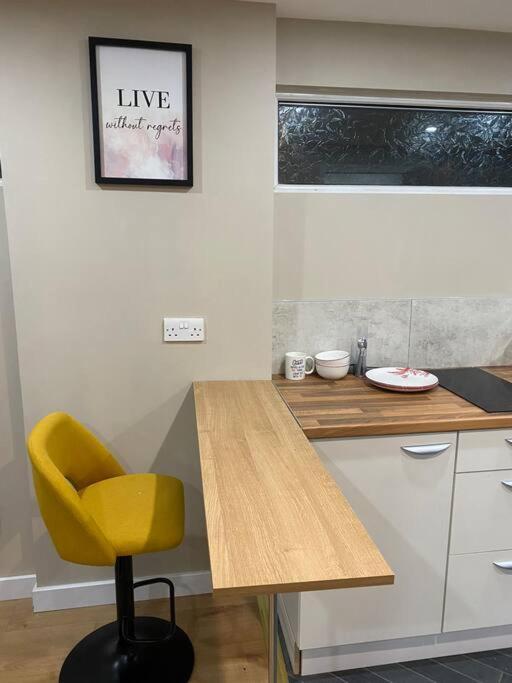 A Spacious Double Bed Studio Stoke-on-Trent Luaran gambar