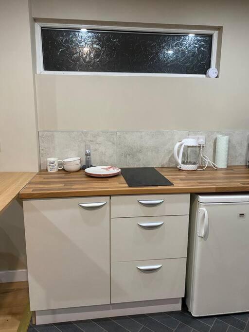 A Spacious Double Bed Studio Stoke-on-Trent Luaran gambar